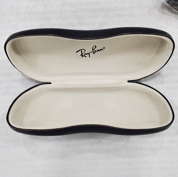 Ray Ban glasses case and cleaning cloth black with gray velvet lining - Picture 3 of 9